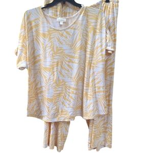 Stan Herman, Palm Breeze Suede Jersey Cropped Pajama Set. 1X